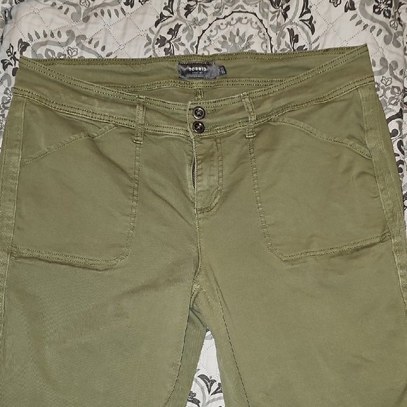 Torrid Olive Green Women's Trousers - Picture 4 of 7
